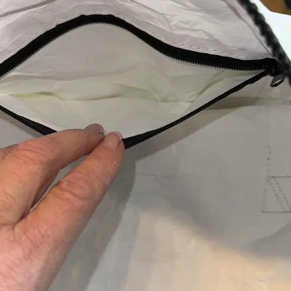 Aloha Collection White and Green Tote Bag - Picture 7 of 9